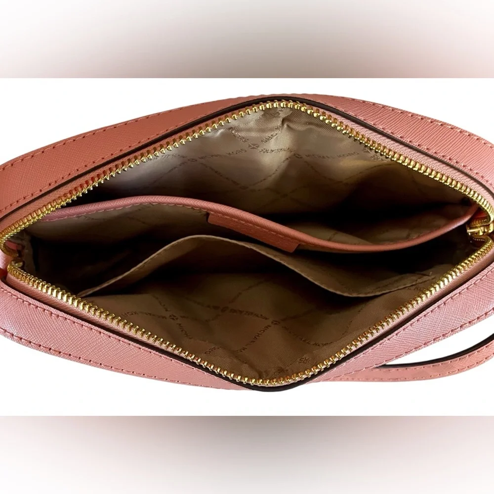 HP x 3 ☄️🥳 Michael Kors Leather Primrose Crossbody Bag with Gold Accents SOLD! - Picture 7 of 13